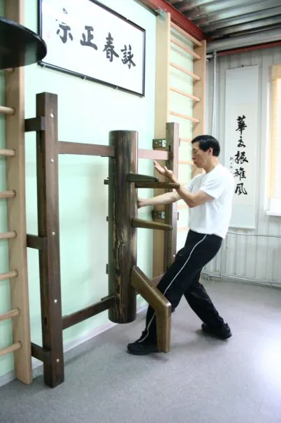 Generic picture of Sam Kwok on a Wing Chun dummy